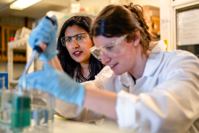 Anita Manogaran and student in the lab