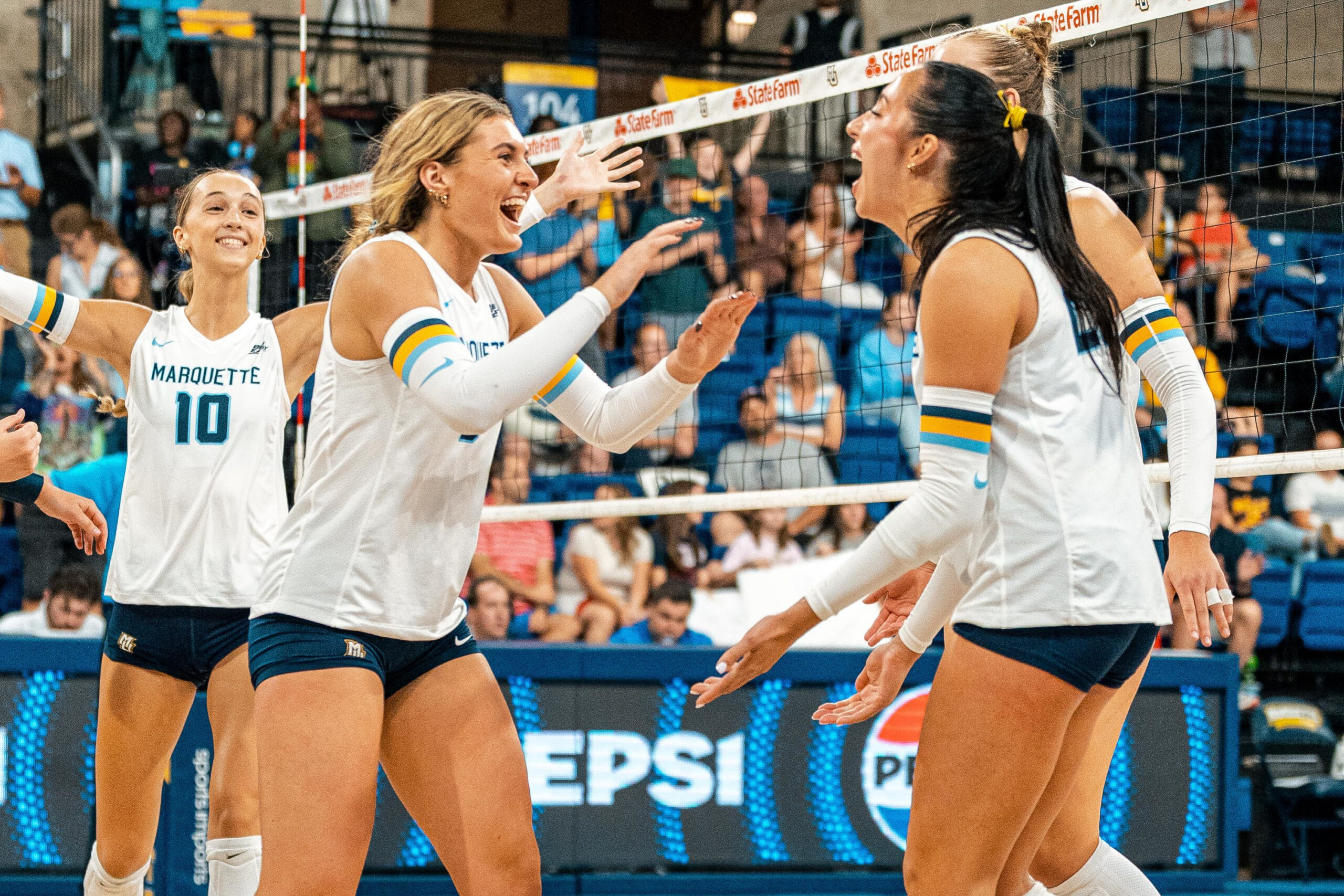 Volleyball to play Western Kentucky in first round of NCAA Tournament, Dec. 5 