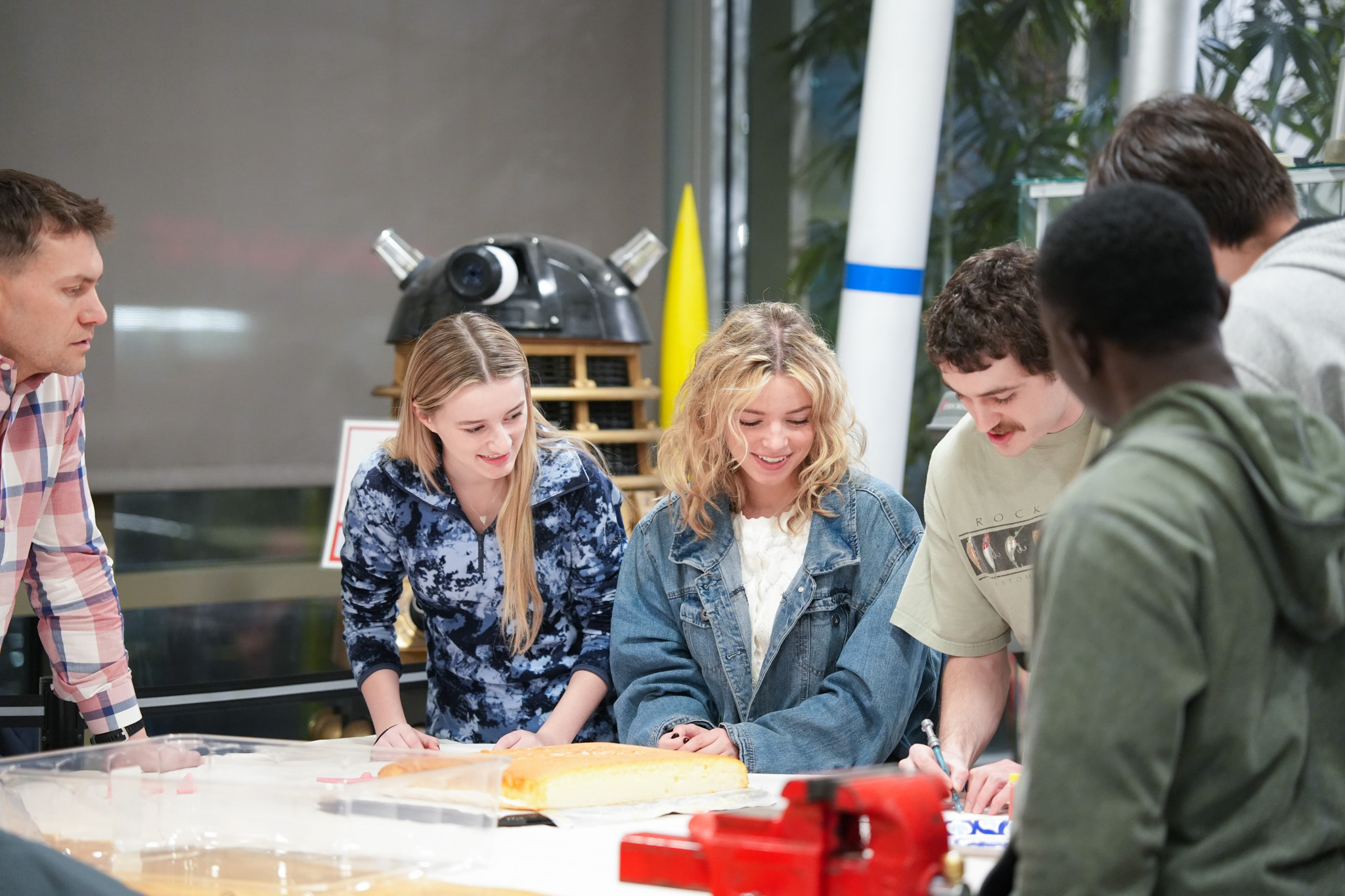 Students collaborating at cake decorating contest